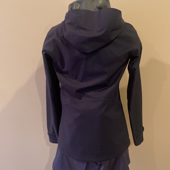 Uniqlo rain jacket!  Women’s size XS. Navy blue.  Perfect condition - Picture 2 of 3